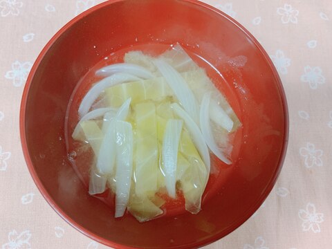 【春の汁物】新玉ねぎと春キャベツの味噌汁